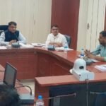 Bikaner News: लंबित राजस्व मामलों का समयबद्ध निस्तारण करें—कलेक्टर निशांत जैन के सख्त निर्देश