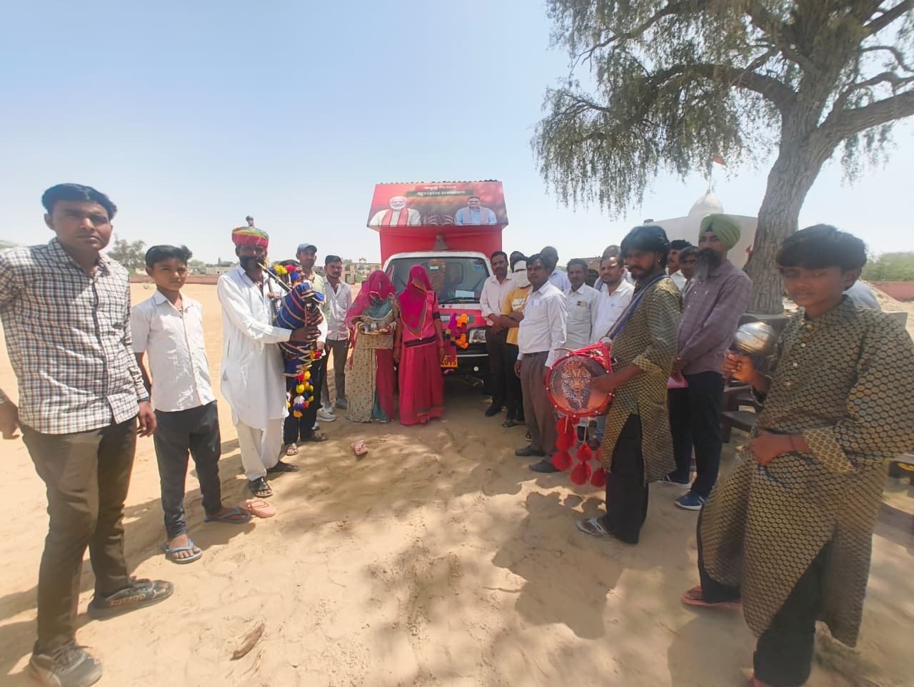 Bikaner News: ग्राम रथ अभियान के दूसरे दिन 26 पंचायतों में पहुंची सरकार, 7 हजार से अधिक ग्रामीण हुए जागरूक