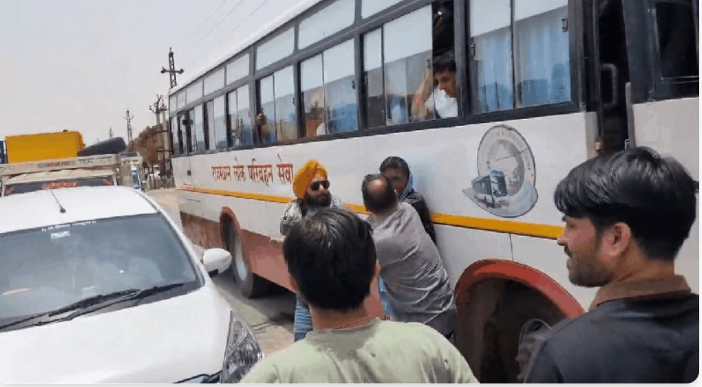 लूणकरणसर बस स्टैंड पर बवाल! रोडवेज और लोक परिवहन कर्मचारियों में मारपीट, हथियार से हमले का आरोप